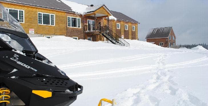 L'Auberge du km 31 et du Village-Vacances Monts-Valin; une oasis dans la neige!