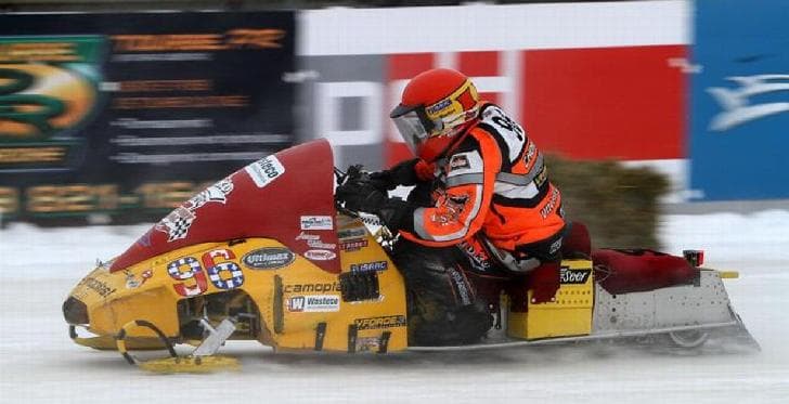 Jacques Villeneuve entre dans l'histoire du Grand prix Ski Doo de Valcourt