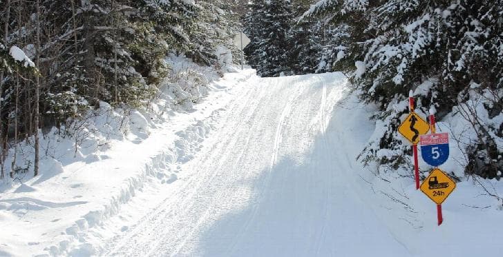 Température froide et hiver parfait la motoneige