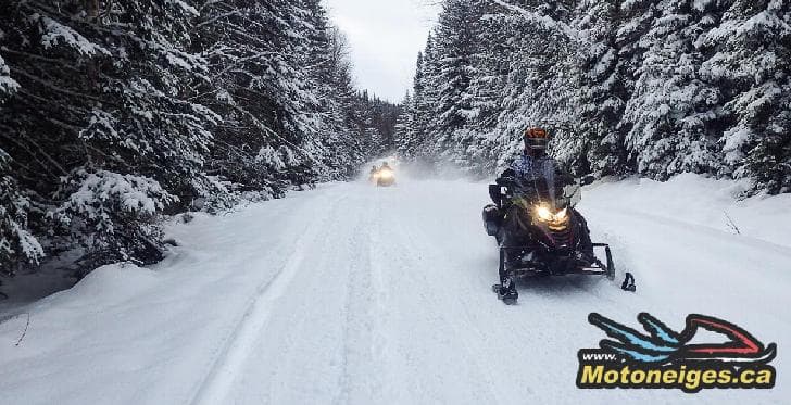 Il manque encore de neige pour les motoneigistes