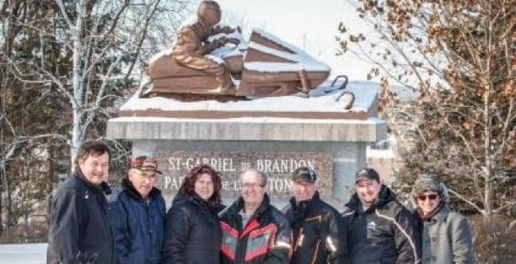Club de motoneige de Saint-Gabriel de Brandon : Des noces d'or et un cadeau !