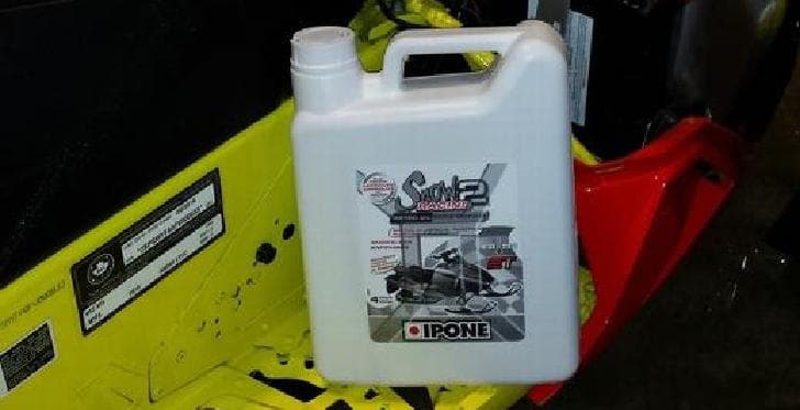 Essai de l’huile Ipone Snow Racing 2 pour moteur à 2 temps
