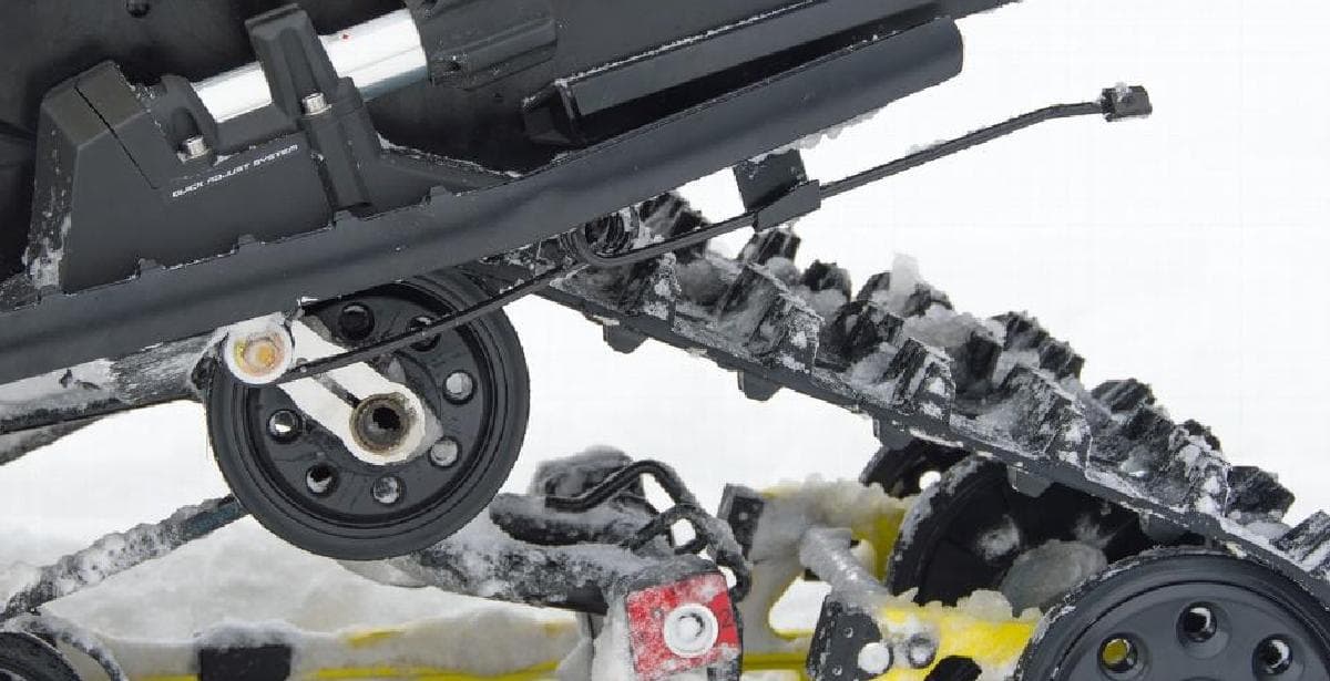 Essai des grattoirs à neige pour tunnel avec embouts remplaçables
