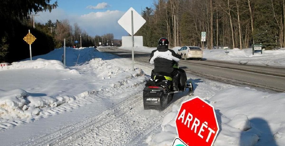Les motoneigistes inquiets de la sécurité sur le chemin Sainte-Catherine