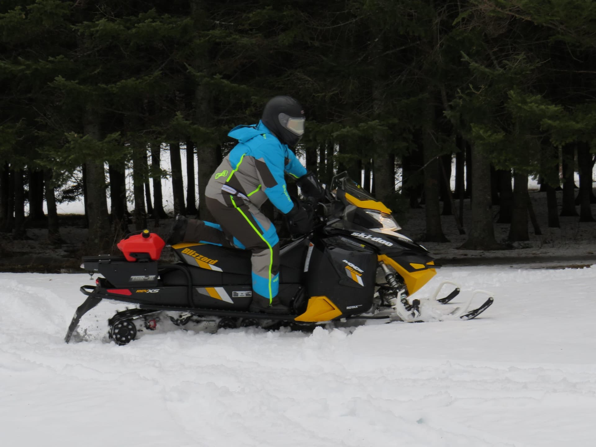 Essai de l’habit de neige une pièce Motorfist