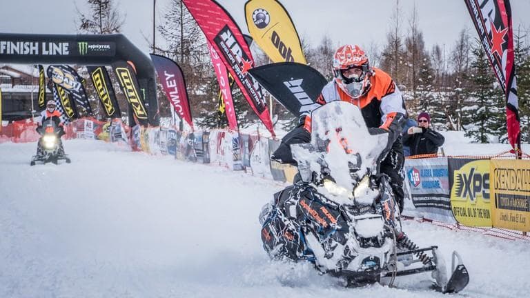 Les multiples champions de la course Iron Dog Scott Davis et Todd Palin se joignent à l'équipe Ski-Doo X-Team