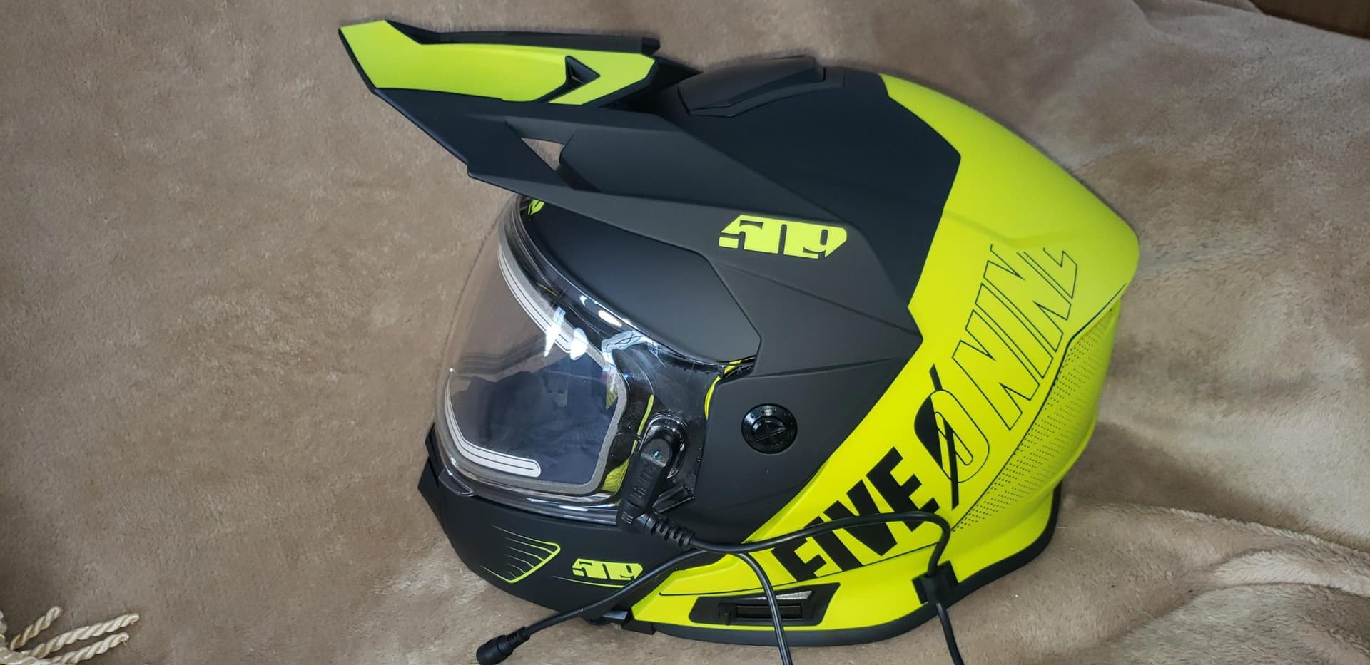 Essai du casque Delta R4 et du pantalon Forge de la compagnie 509