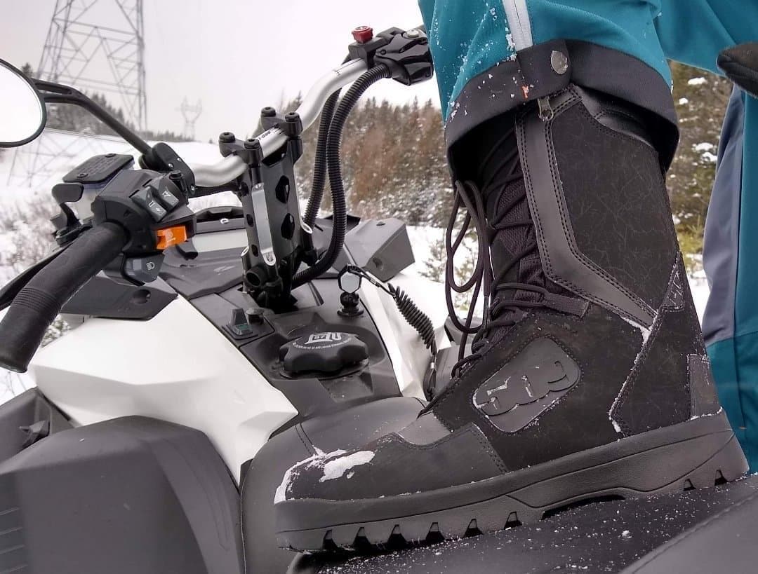 Essai des bottes à lacets RAID de 509