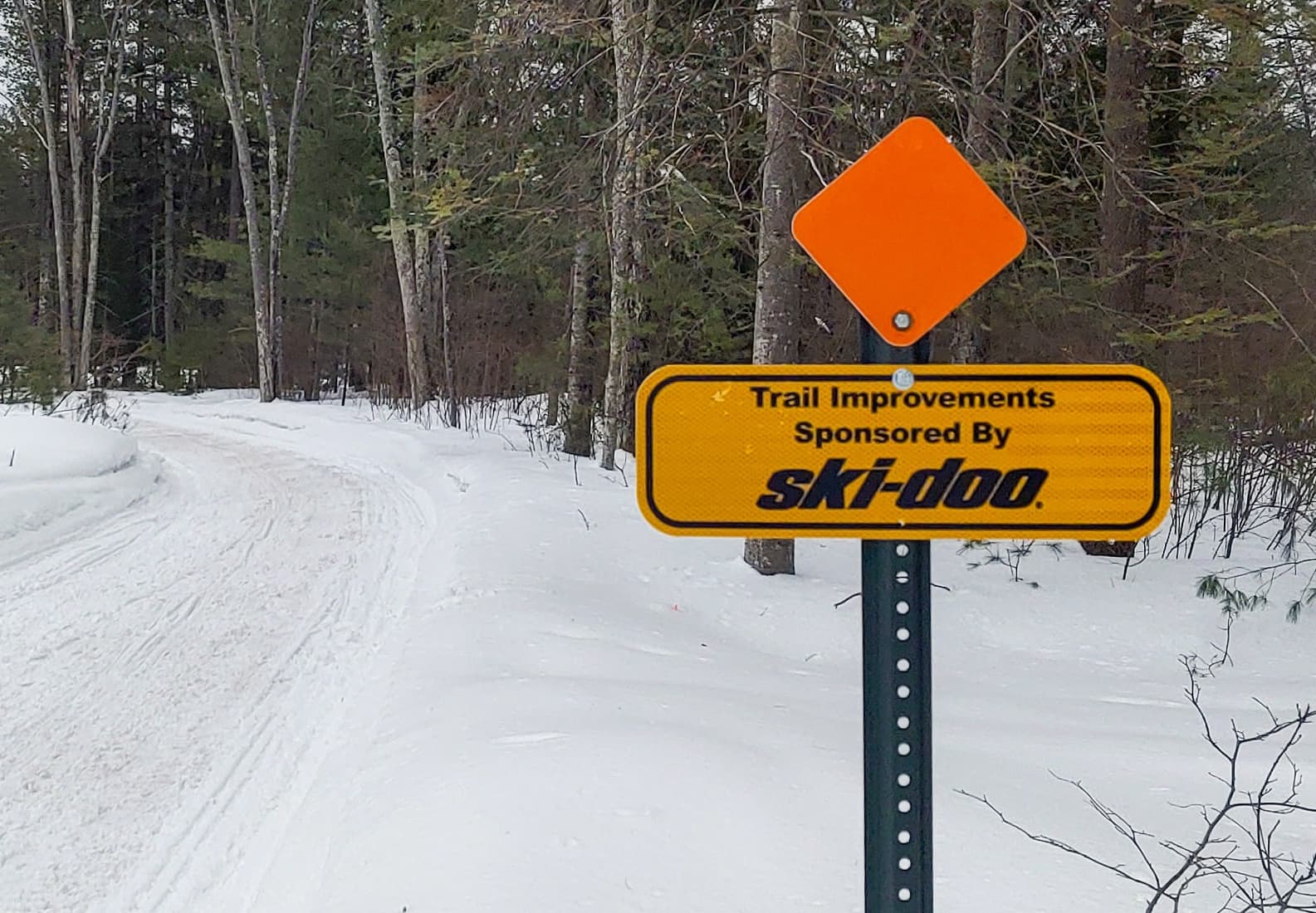 Ski-Doo annonce la 3e saison du programme Snow P.A.S.S. pour soutenir les initiatives des clubs de motoneige