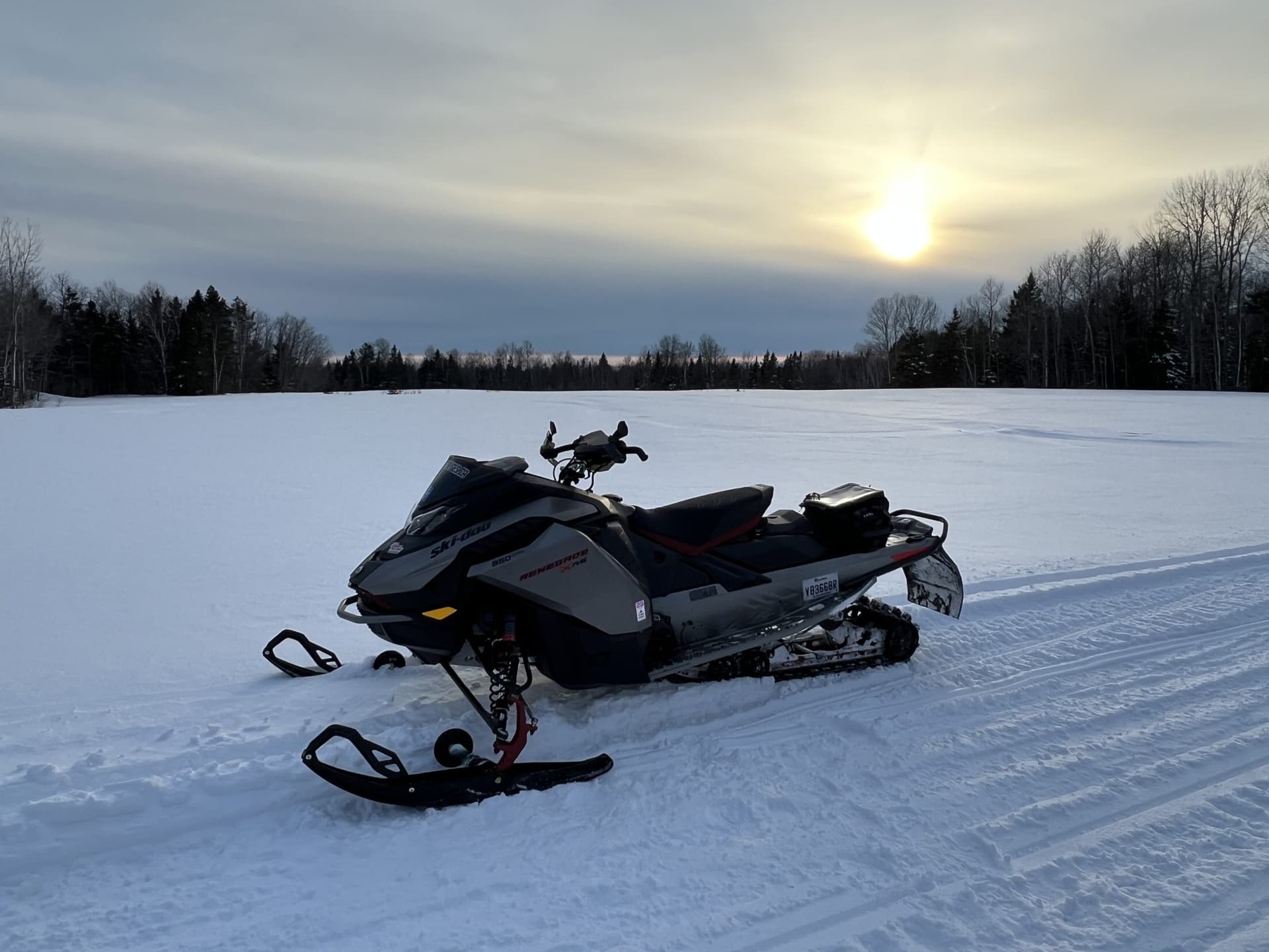 Ski-Doo Renegade 850 X-RS 2023: 5e génération de la plateforme révolutionnaire Rev Gen5