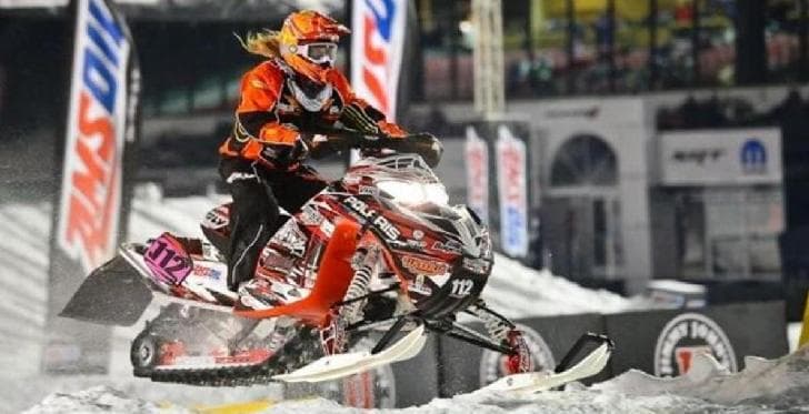 Jennifer Paré effectue un retour en force en sno-cross
