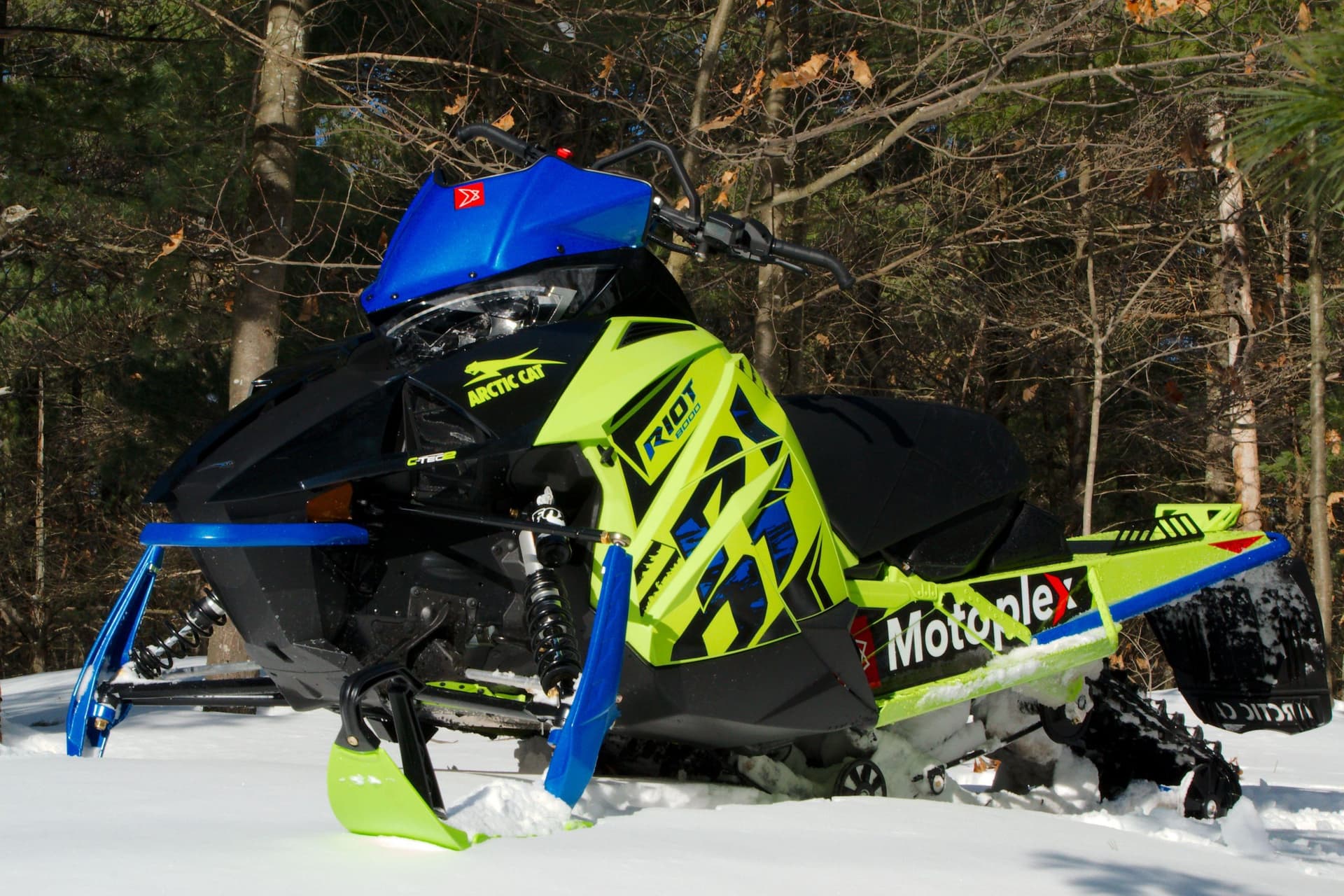 Arctic Cat a promis le meilleur « crossover » de l’industrie - Voici la motoneige RIOT 2020
