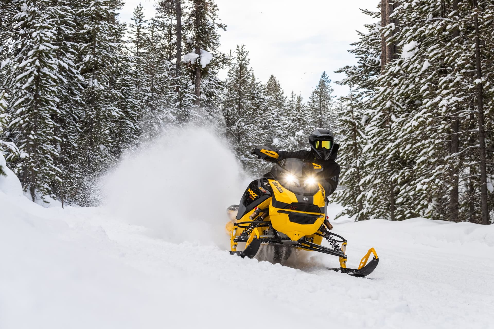 Ski-Doo MXZ X-RS 850 E-TEC Turbo R avec ensemble compétition – La motoneige de sentier ultime pour 2024