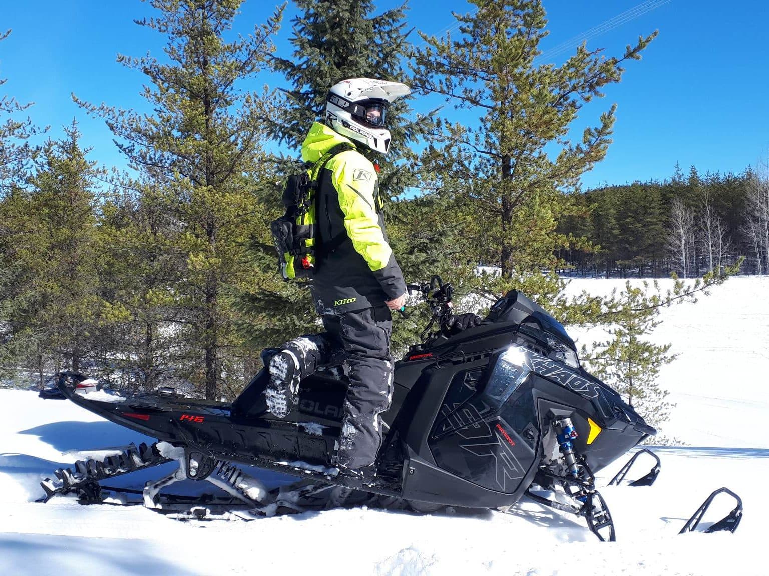 Polaris Khaos 9R SLASH 146 po 2023: L’acrobate des montagnes !