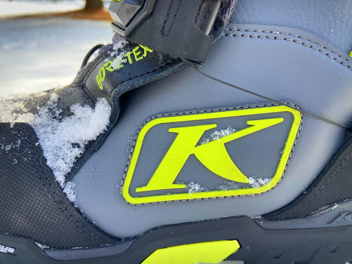 Logo Klim sur le côté des bottes havoc gtx
