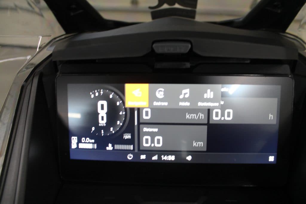 écran tactile du renegade adrenaline 2024