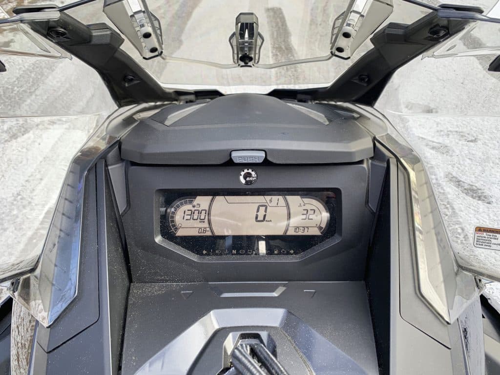 poste de commande de la grand touring le 2024