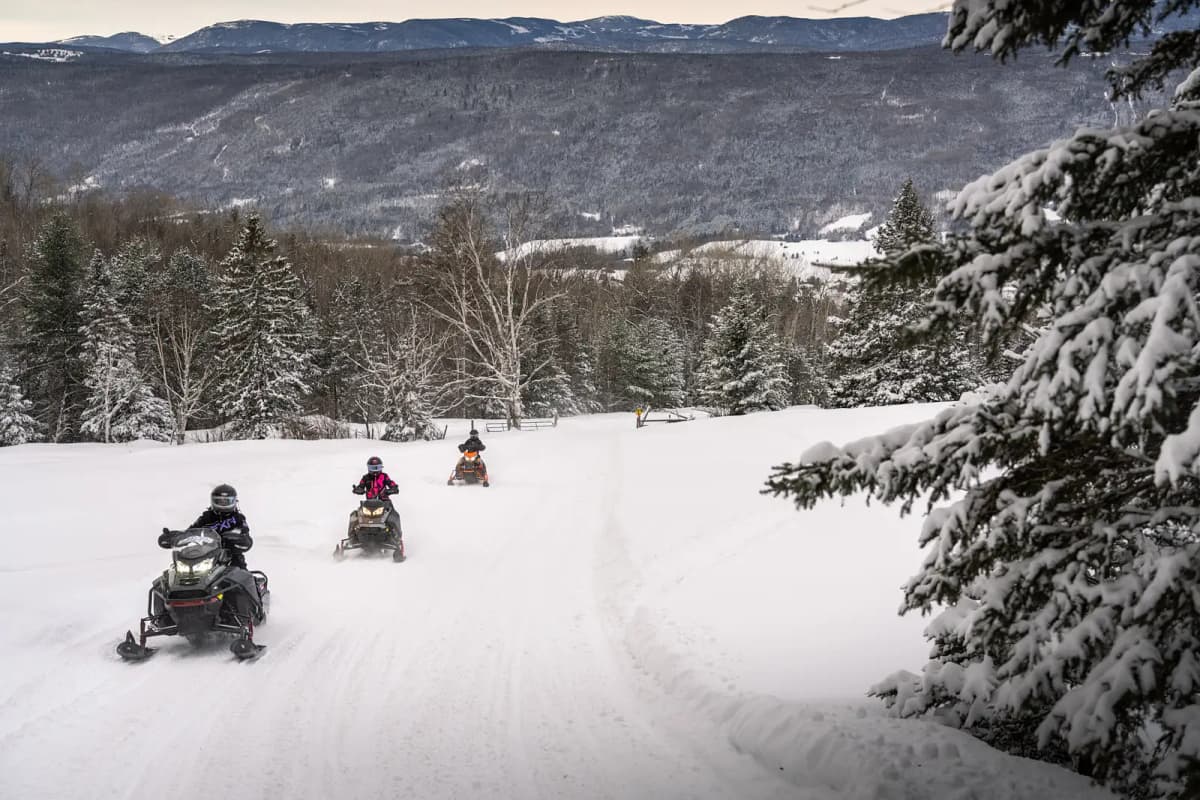 Découvrez Charlevoix : Une destination idéale à motoneige