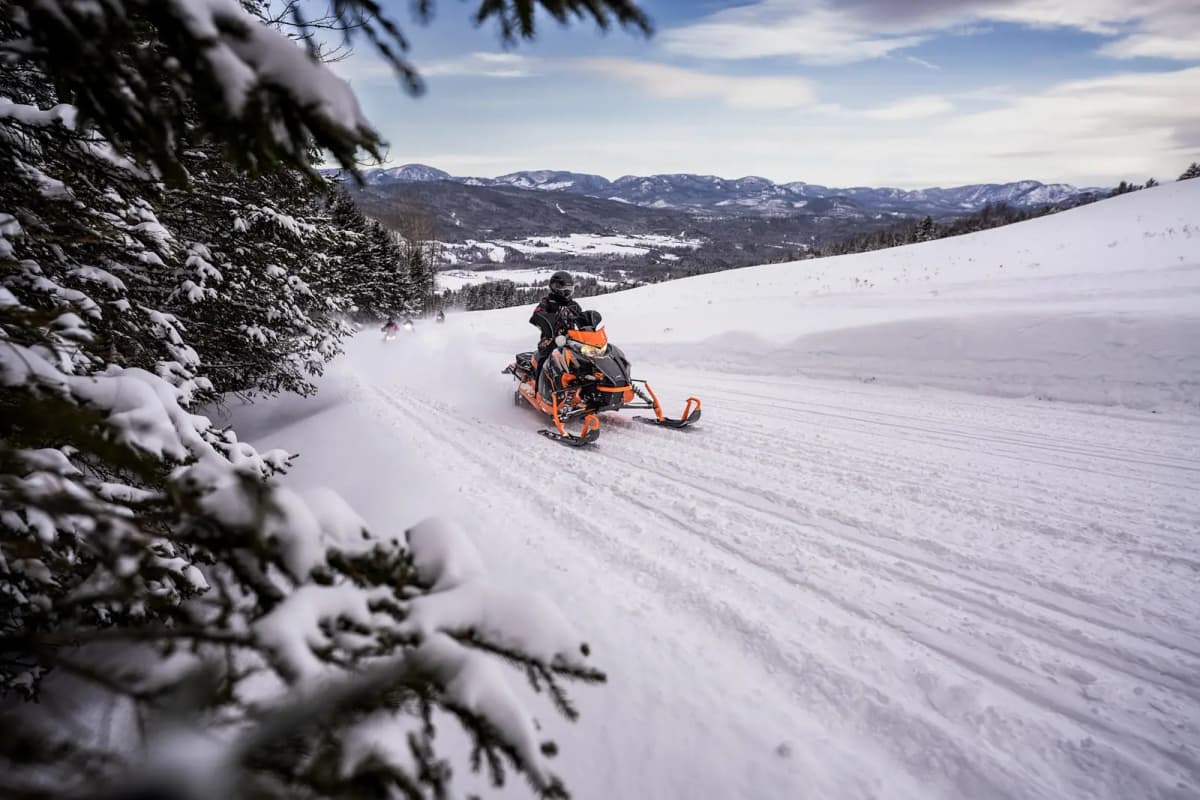 Découvrez Charlevoix : Une destination idéale à motoneige