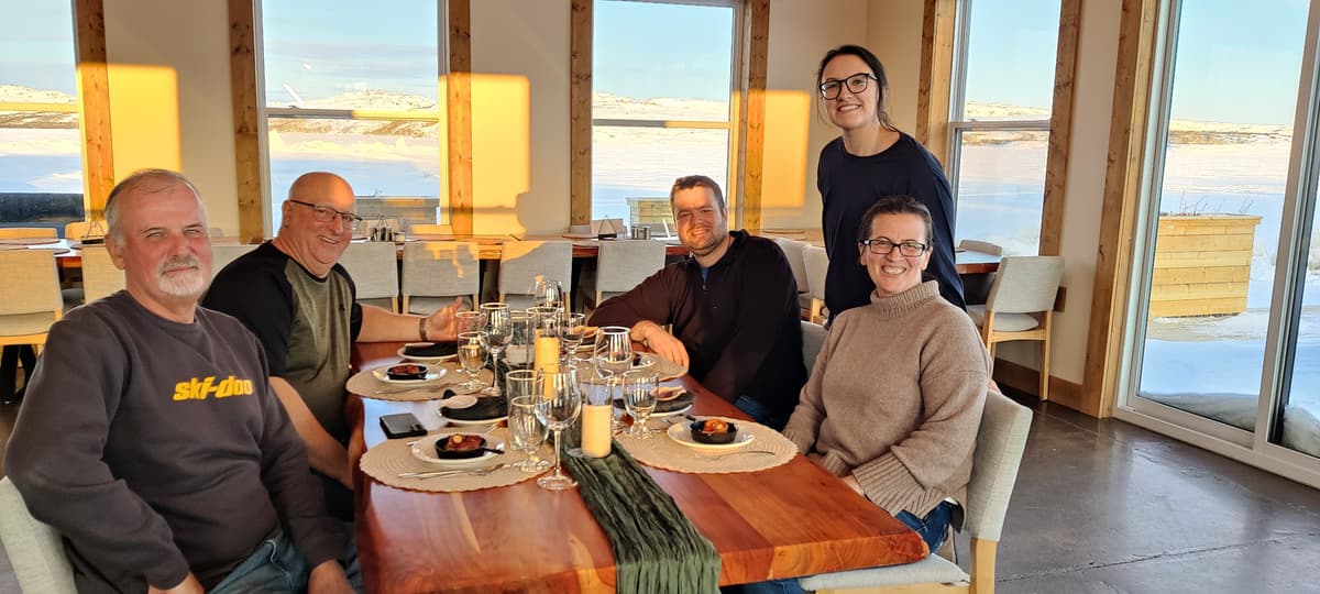 En compagnie de Kimberley et Shae-Lynn, propriétaires du fameux Salmon Bay Farm