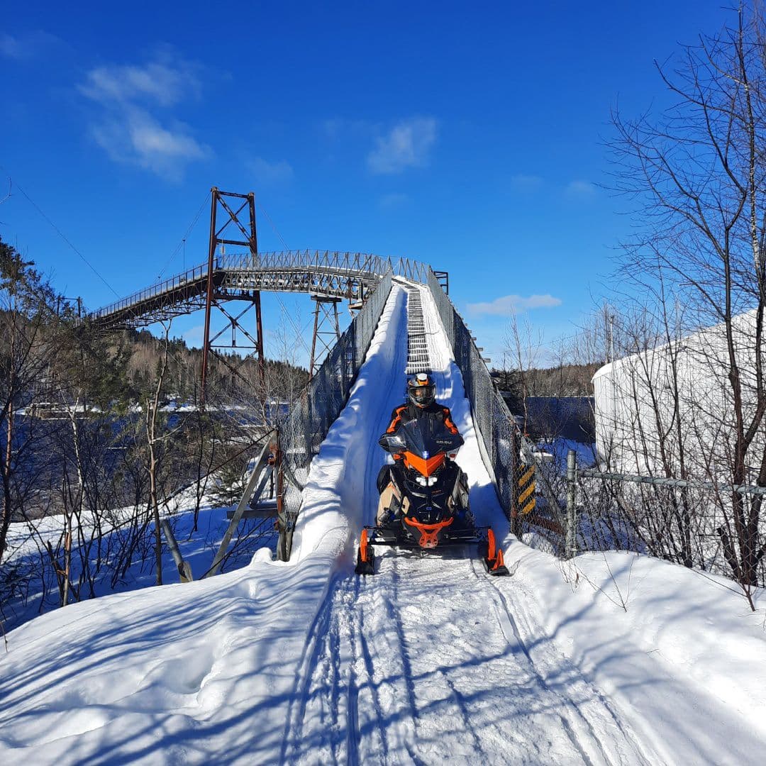 passerelle pour motoneige