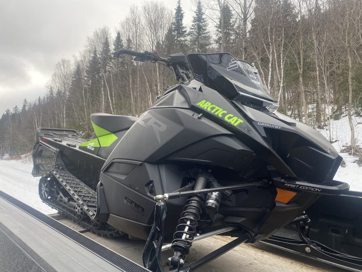 zr 600 catalyst 2024 dans la boite d'un camion