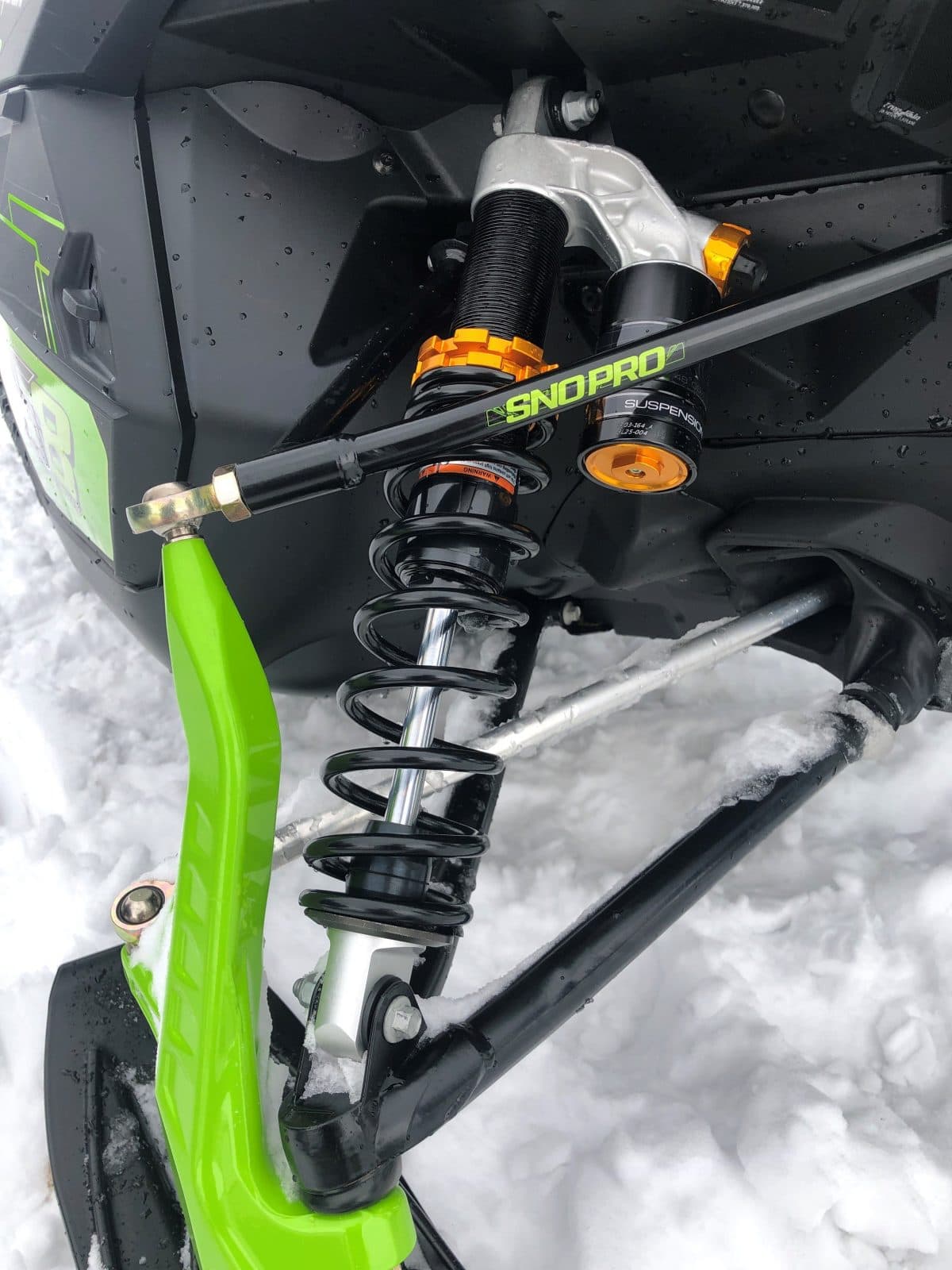 Amortisseurs AC5S sur la m 858 alpha one sno pro