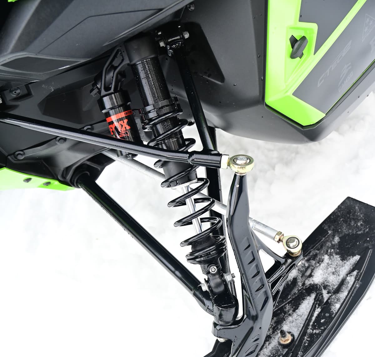Amortisseurs FOX QS3/QS3R sur l’Arctic Cat HCR 858 2027 154 | Crédit photo : Joe Erickson