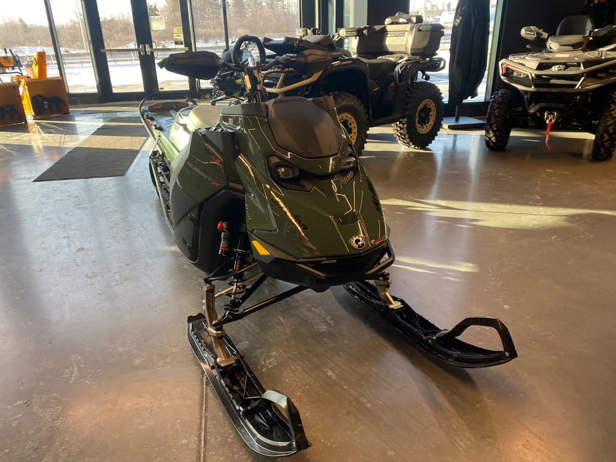 Ski-Doo Summit X 2026 avec ensemble Expert