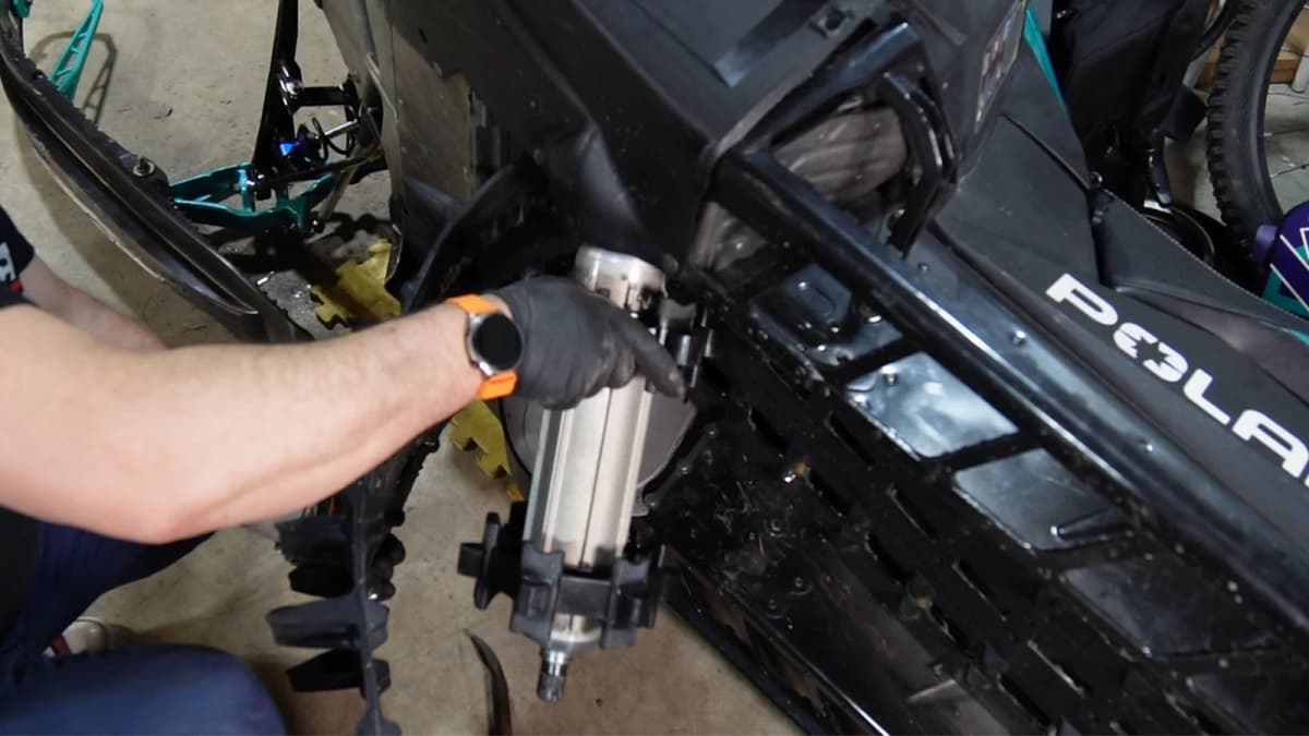 Remplacement de la chenille Polaris Matryx RMK Khaos SLASH 9R