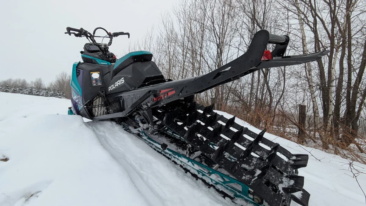 Remplacement de la chenille Polaris Matryx RMK Khaos SLASH 9R