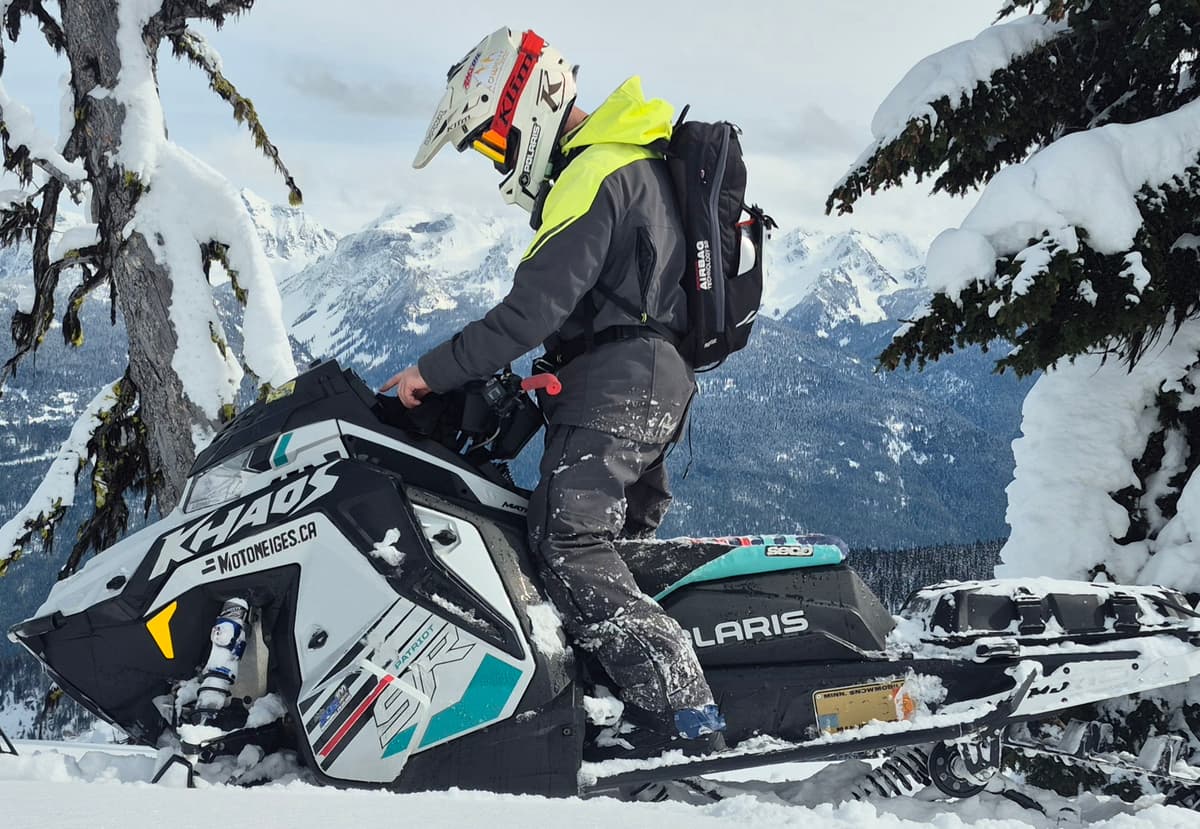 Motoneiges.ca: Polaris RMK Khaos 2025 in BC