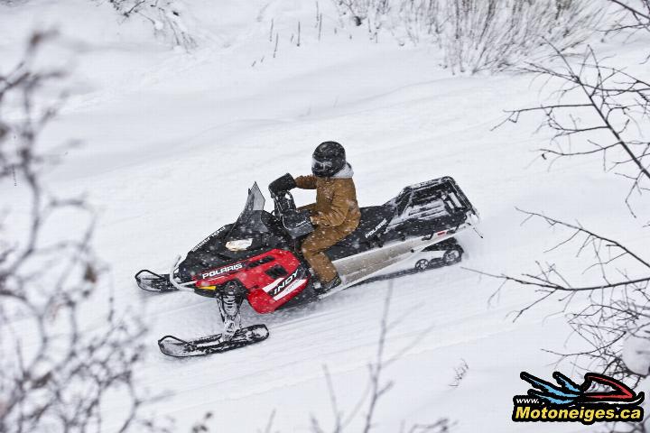 Snowmobile - Polaris 550 Indy Voyageur 155