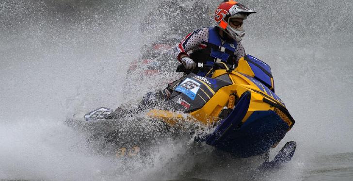 Circuit de motoneige sur l'eau du Québec : L'ontarien Raimi Coté a joué les trouble-fête