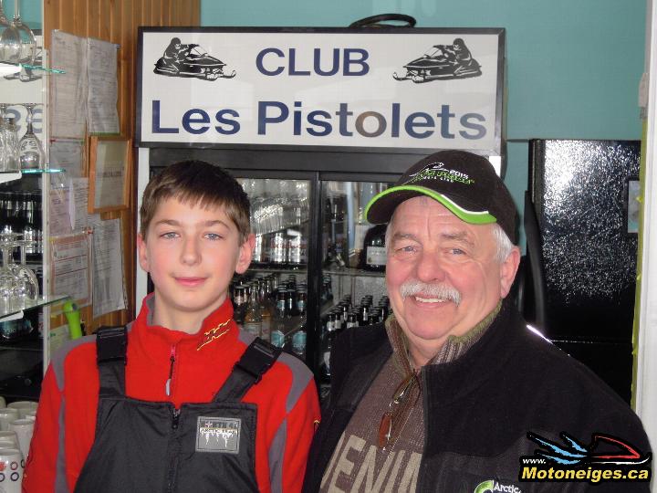 Alexis Langevin et Gervais Pelletier, président du Club les Pistolets de Trois-Pistoles