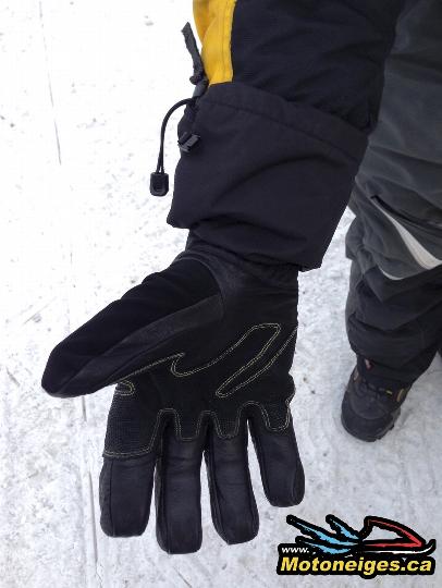 Essai des gants de motoneige Backcountry de Ski-Doo