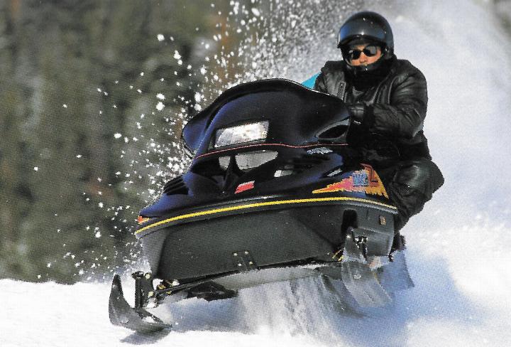 Ski-Doo® 1993 Formula Mach Z in action. © BRP (Bombardier Recreational Products? inc.)