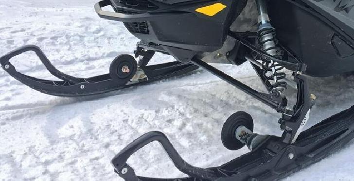 Essai du système de roues autorétractables RollerSki de Qualipièces sur châssis REV Gen4 de Ski-Doo