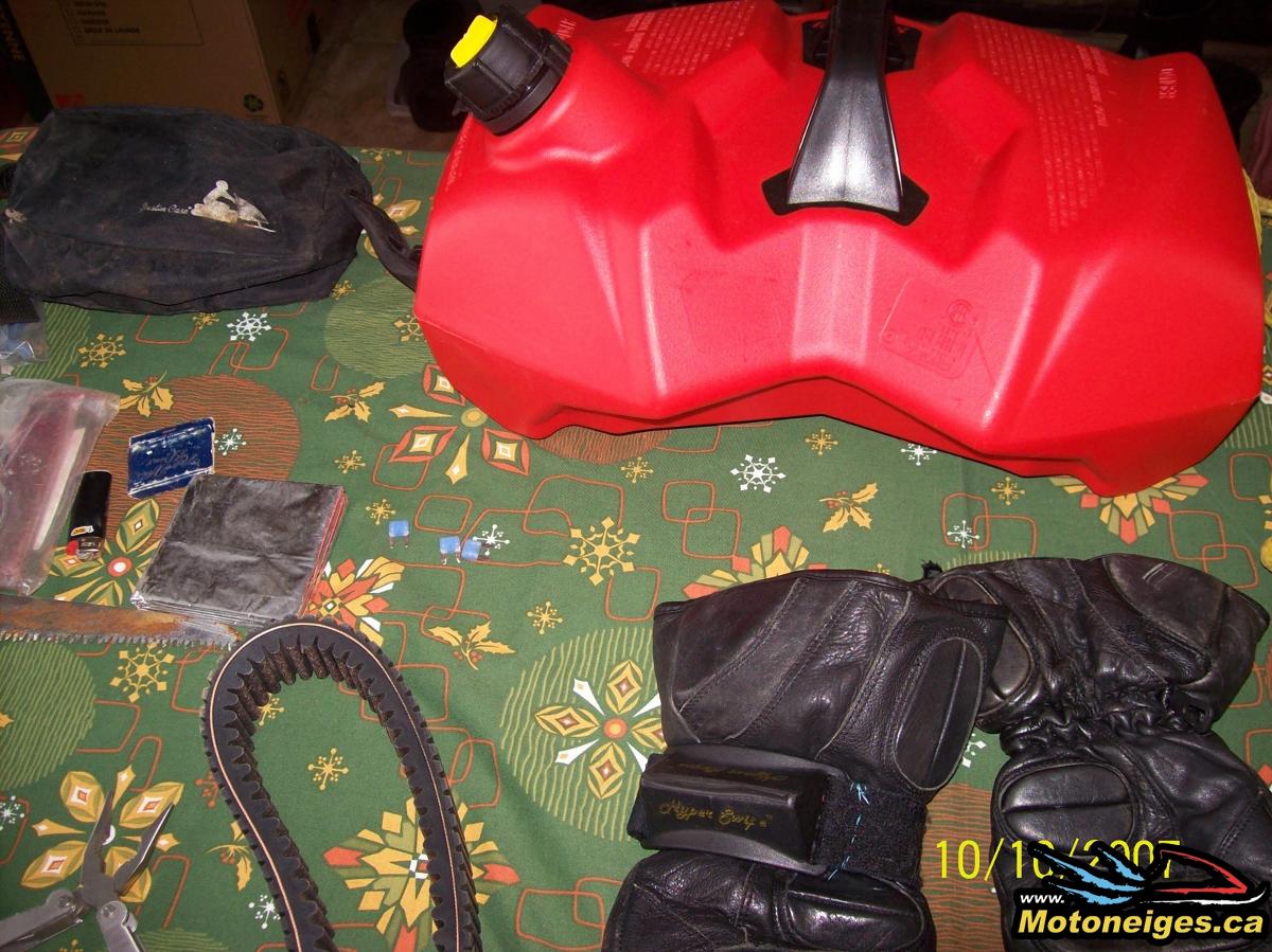 What to bring for a safe snowmobile ride