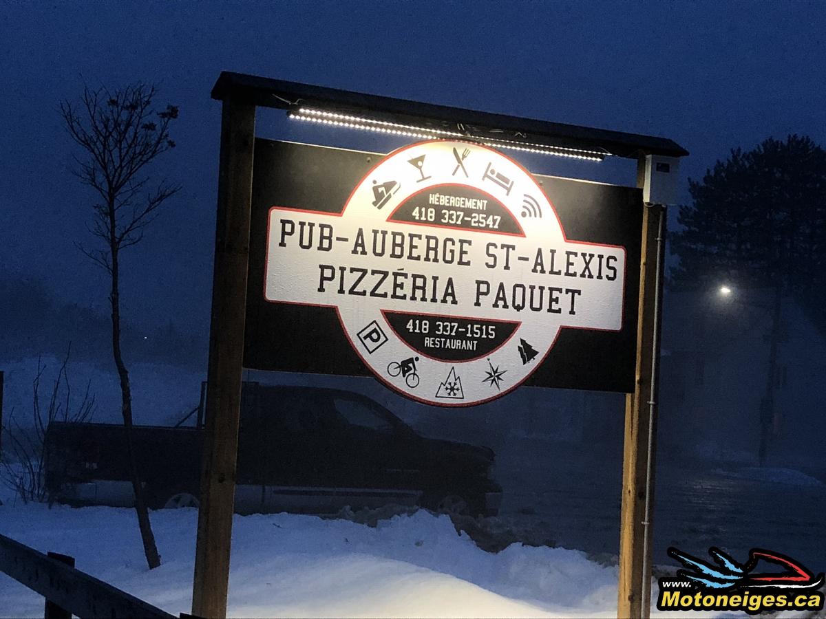 motoneige Près de Saint-Raymond? Ne manquez pas Pizzéria Paquet!
