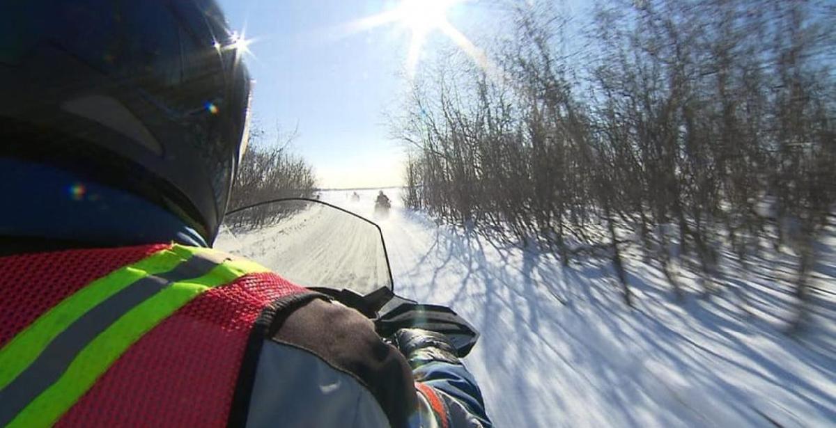 Québec investit pour améliorer la sécurité dans les sentiers de motoneige et de VTT