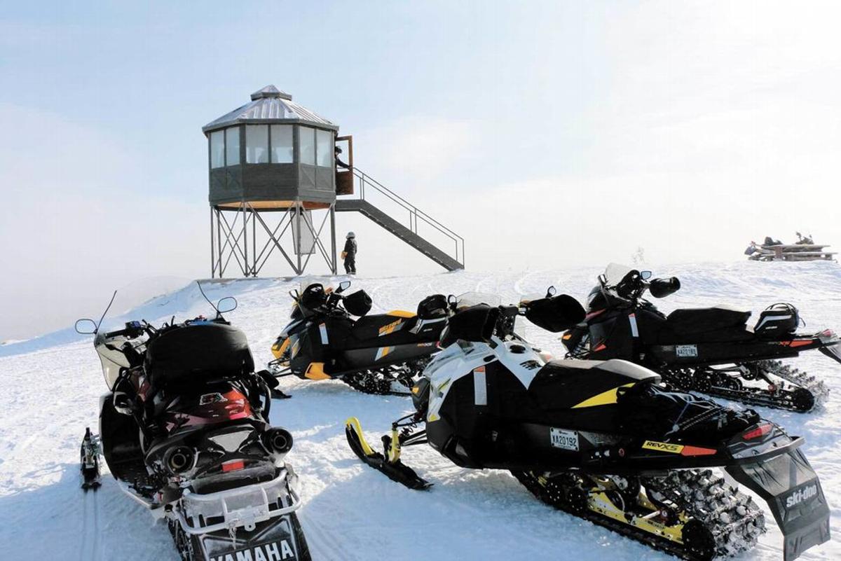 Le paradis du Saguenay–Lac-Saint-Jean - motoneiges - motoneigistes