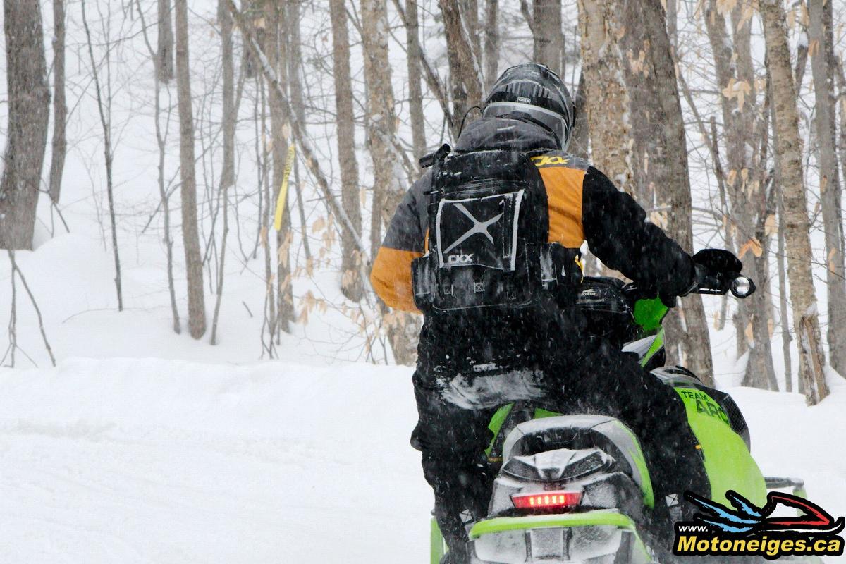 Le sac à dos Summit de CKX - Indispensable autant en sentiers que hors-pistes - motoneiges - motoneigistes 