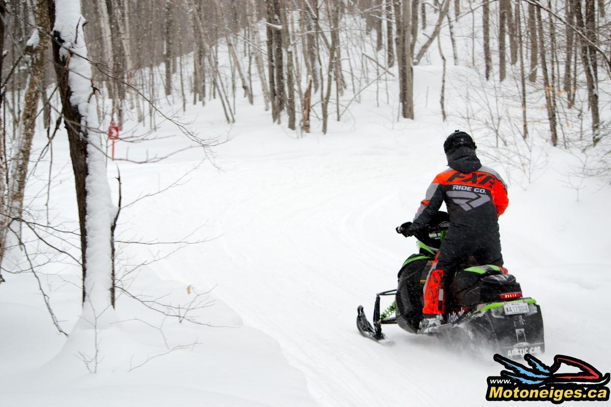 Le «monosuit» FXR CX isolé, du confort et des couleurs superbes?! - motoneiges - motoneigistes Le «monosuit» FXR CX isolé, du confort et des couleurs superbes?! - motoneiges - motoneigistes
