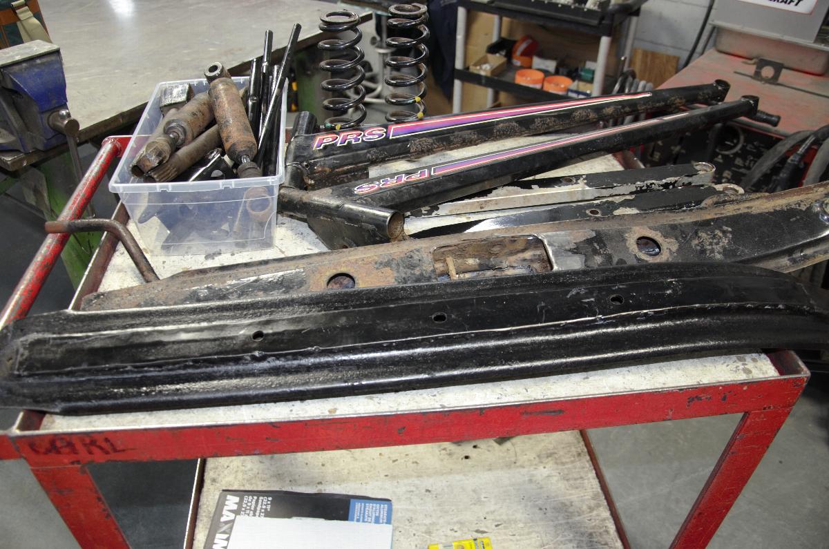 A Rebuild by Sledmagazine.com - Part 4 : 2 small skis, a lot of welding and a little powdercoat! -snowmobiles - snowmobilers
