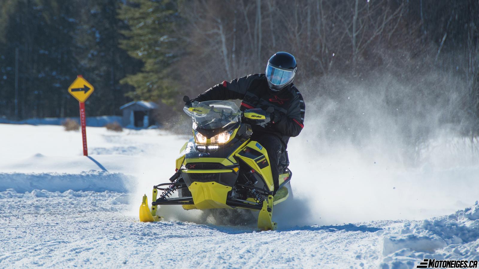Snowmobile Ski-Doo Renegade X-RS 850 E-TEC 2021 Snowmobile Ski-Doo Renegade X-RS 850 E-TEC 2021