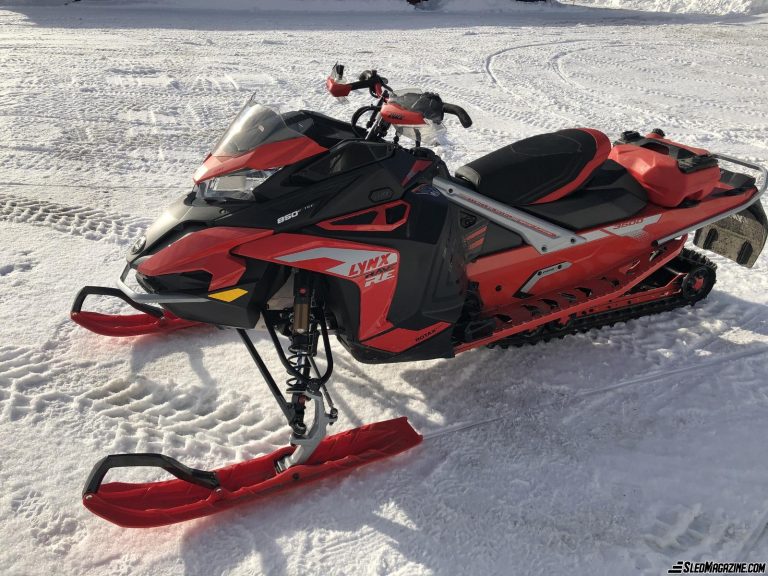 The Lynx RAVE RE 2022, a snowmobile so different from the Renegade X-RS ...