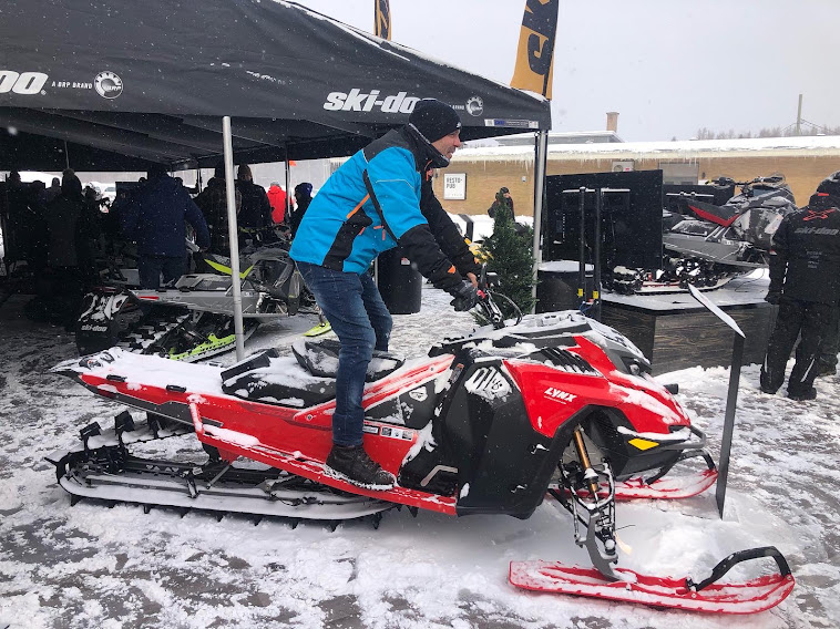 2024 Shredder Deep Snow Sport Snowmobiles - Lynx