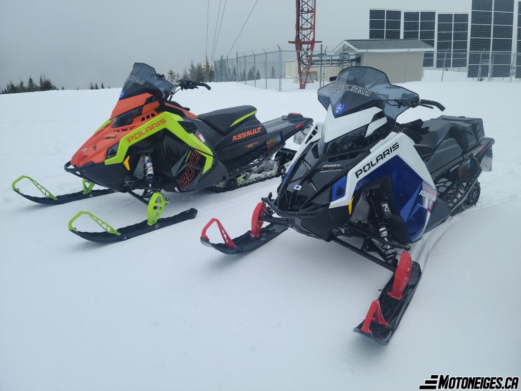 Deux des modèles Polaris que l'équipe de Motoneiges.ca a pu essayer au cours de la saison. Le Boost Switchback Assault et le S4 Indy Adventure.