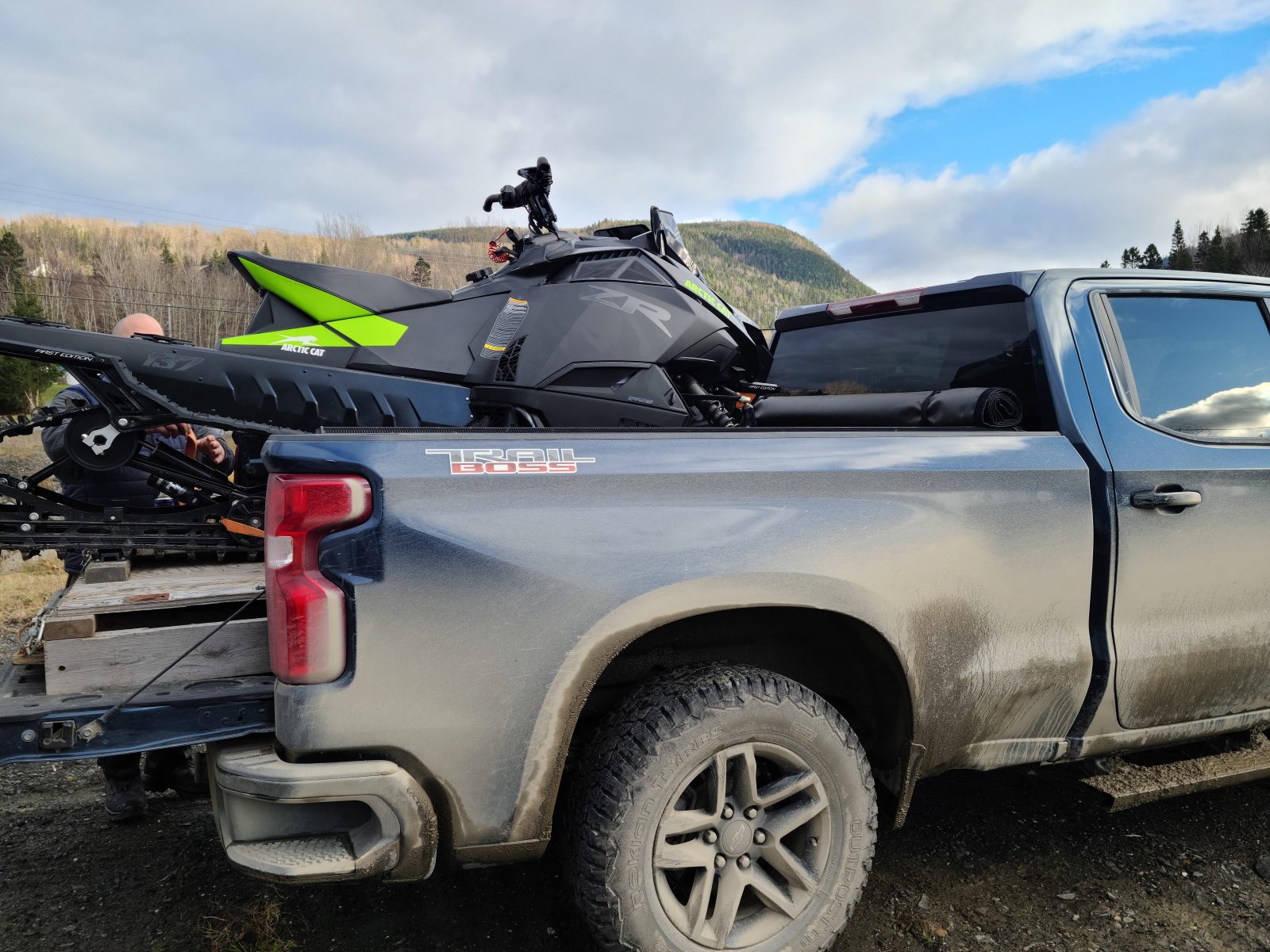 2024 zr 600 catalyst sled in the trunk of a pickup truck